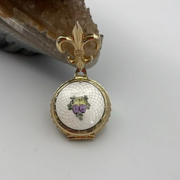 Coro Pegasus locket brooch 🔥 - Picture 3 of 8